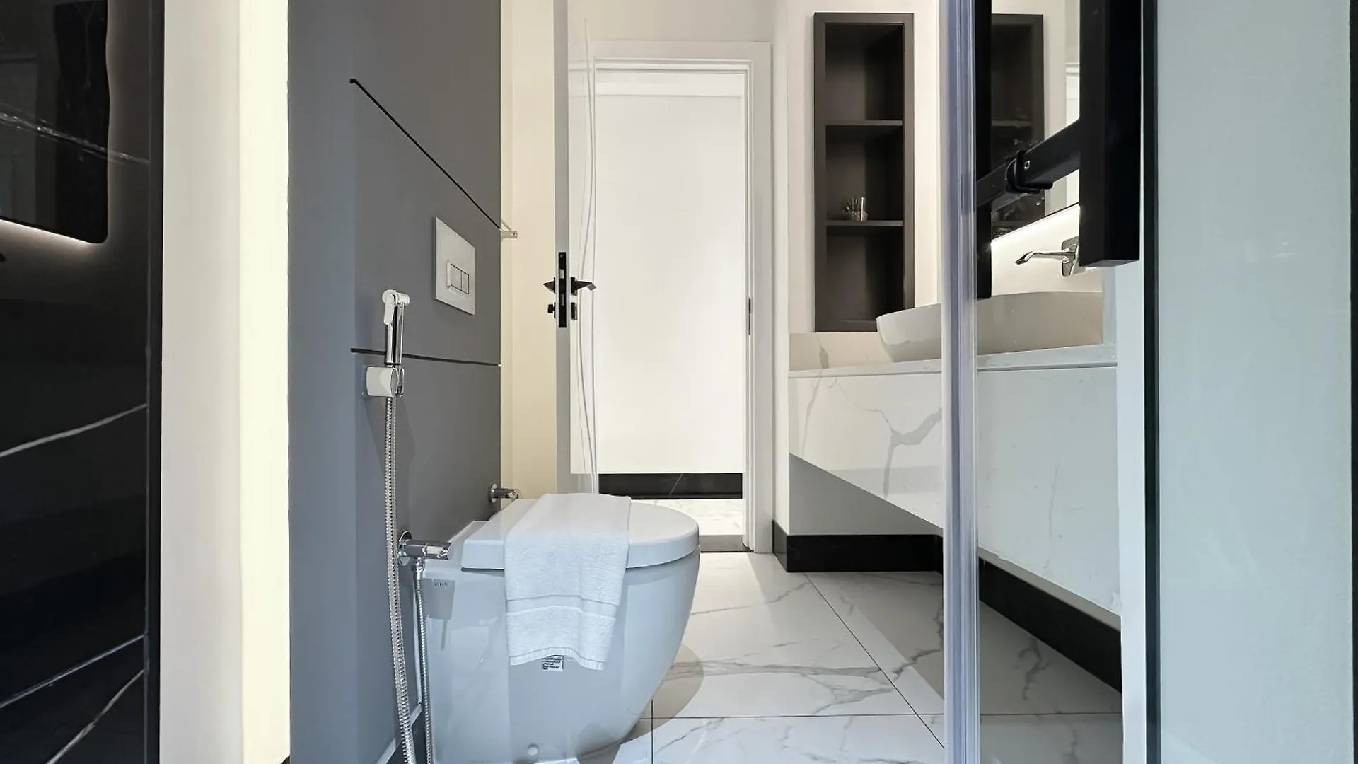 Trophy-Refined Escape With Aesthetic Apartment Dubai